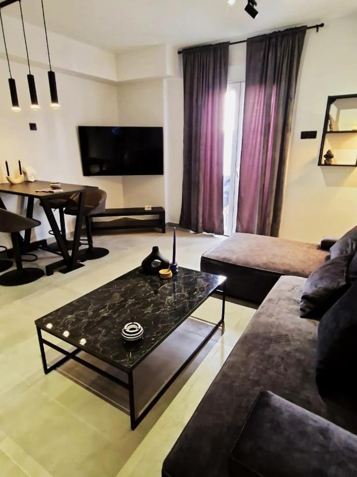 Apartmán Essel Noir - A Hidden Gem With A Magnificent Acropolis View Atény Exteriér fotografie