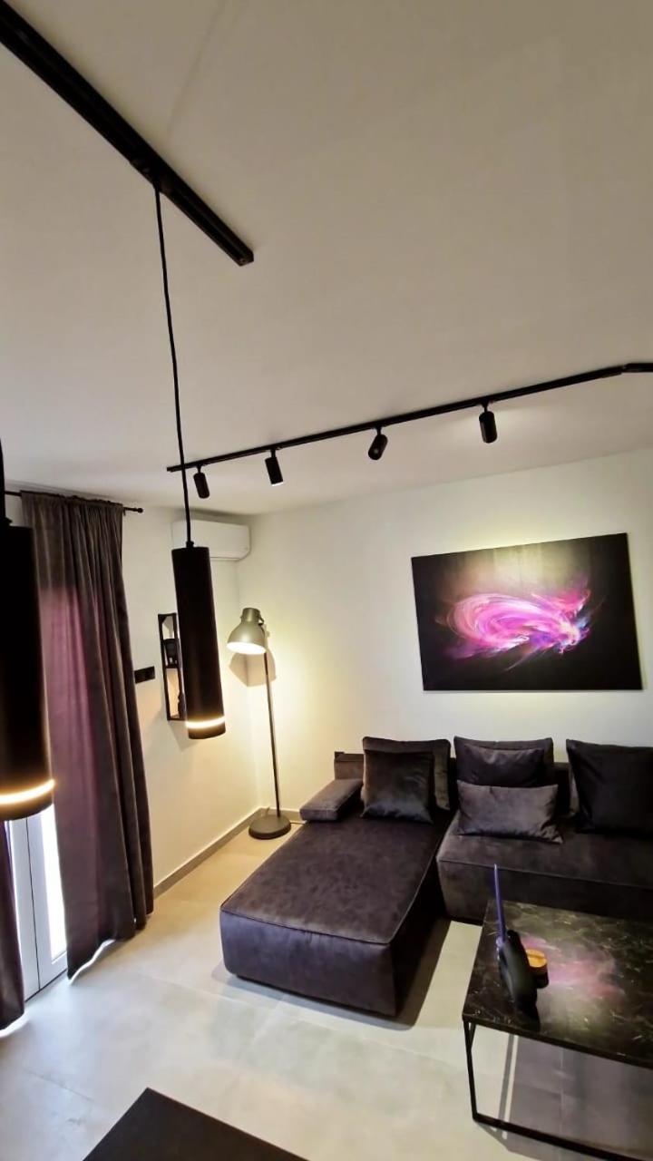 Apartmán Essel Noir - A Hidden Gem With A Magnificent Acropolis View Atény Exteriér fotografie